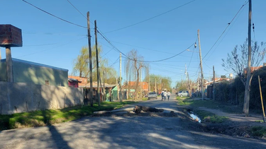 “Calle Goleta Sarandi y Corbeta Cefiro Villa Verde #Pilar no dejan transitar a los vecinos, un acto de intolerancia propicio a estar expuesto a inseguridad”. Ma. Florencia (@FlorSriLanka)