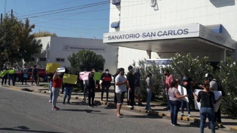 Una protesta en la puerta del Sanatorio, en 2020..