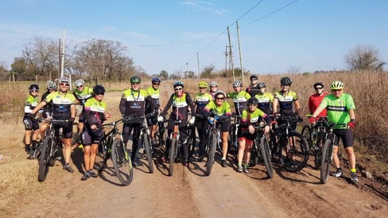 EN BICI. El GoTeam llegó con su numerosa delegación a Maschwitz..