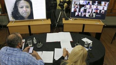 VIRTUAL. El debate se dio a través del Zoom, con deserciones. .