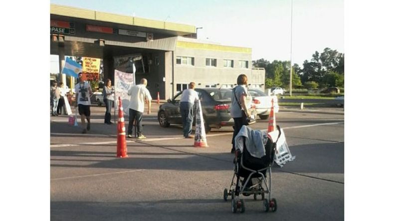 PROTESTA. Vecinos de Pilar y Exaltación de la Cruz volverán a manifestarse el domingo 19 en el peaje Larena.
