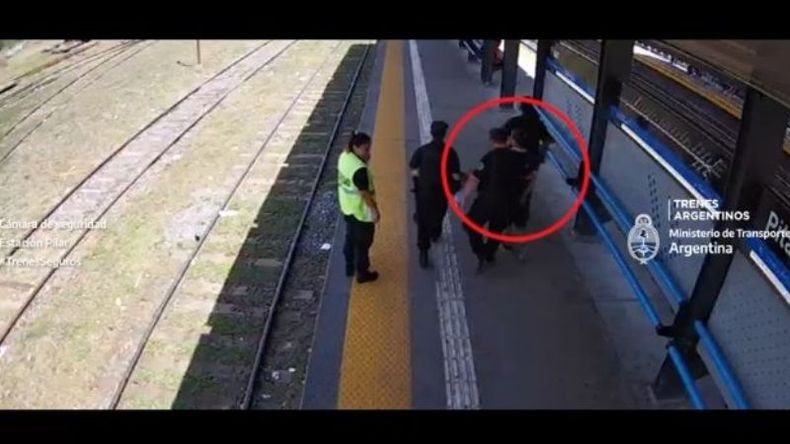 EN EL ANDÉN. El acusado fue detenido en la estación de Pilar. .