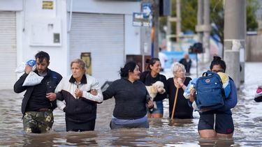 TRAGEDIA. Miles de afectados bahienses fueron afectados por la inundación.