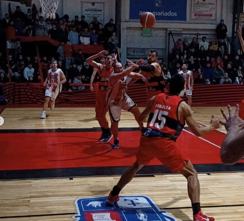 El partido 1 de la serie entre Presidente Derqui y Suardi está en suspenso.