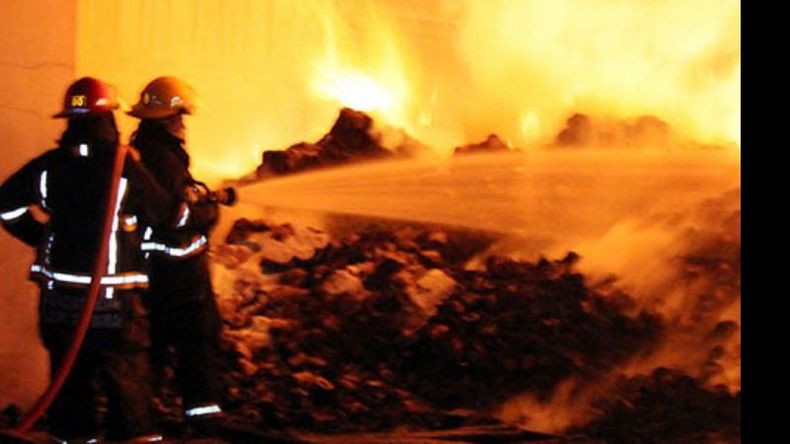 En Los Lagartos trabajaron seis dotaciones de bomberos..