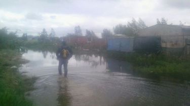 AGUA. Los vecinos de Agustoni no dejaron sus casas..