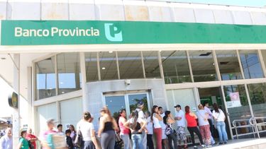 Se desmayó haciendo fila