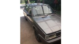 BUSCADO. El Renault 9 adaptado que fue robado a plena luz del día..