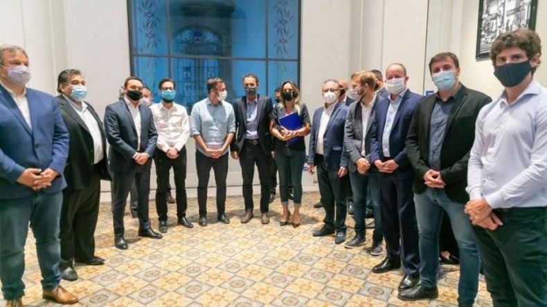 PALACIO DE AGUAS CORRIENTES. Achával se reunió con Galmarini y otros funcionarios..