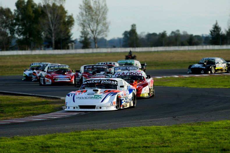 SÓLIDO ANDAR. El Chevrolet de Santilli Pazos con el que sueñan pelear el torneo.
