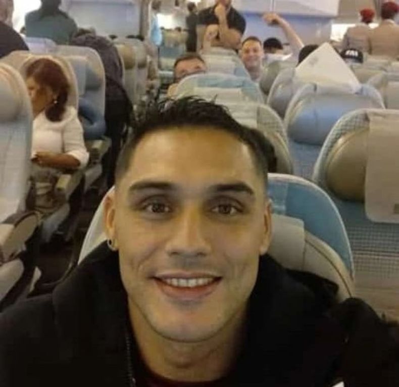 Yamil Peralta en el avión rumbo a su sueño en Sudáfrica.