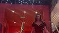 Belén Rodríguez se animó a cantar en el Bingo Oasis durante sus vacaciones en Pilar.&nbsp;