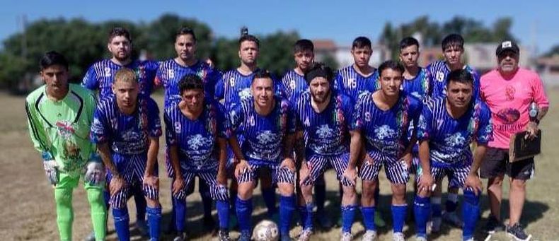 EQUIPO. La formación de Pilar Unidos que cayó ante Warriors City.