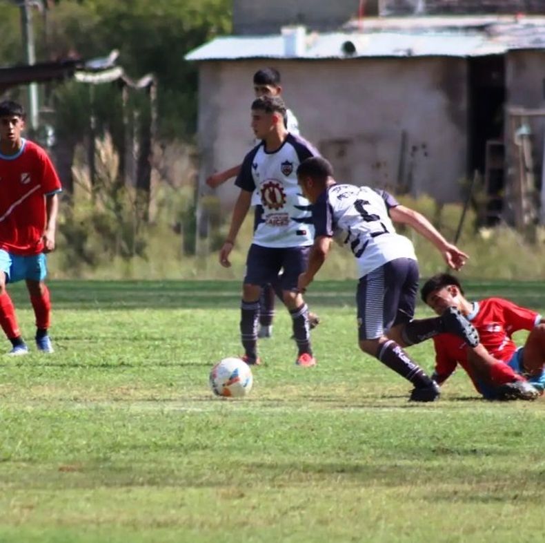 VICTORIA. Los pibes de la UOM sumaron su segundo triunfo en el torneo.