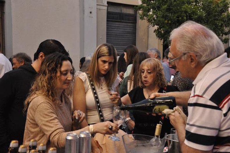 Vuelve la Feria de Vinos de La FbriKha a Pueblo Caamao