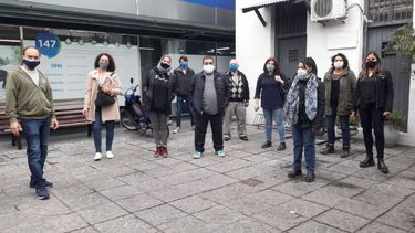 Algunos de los agencieros que piden por la vuelta de la actividad..