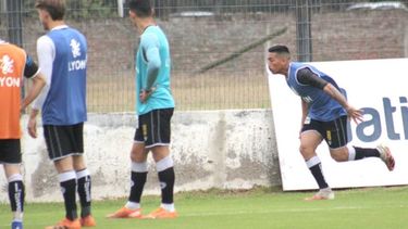 A CORRER. Nicolás Fittaioli espera ser titular ante Atlas..