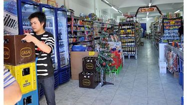 CAJAS. Los supermercados chinos siguen encontrando atractivo a Pilar..