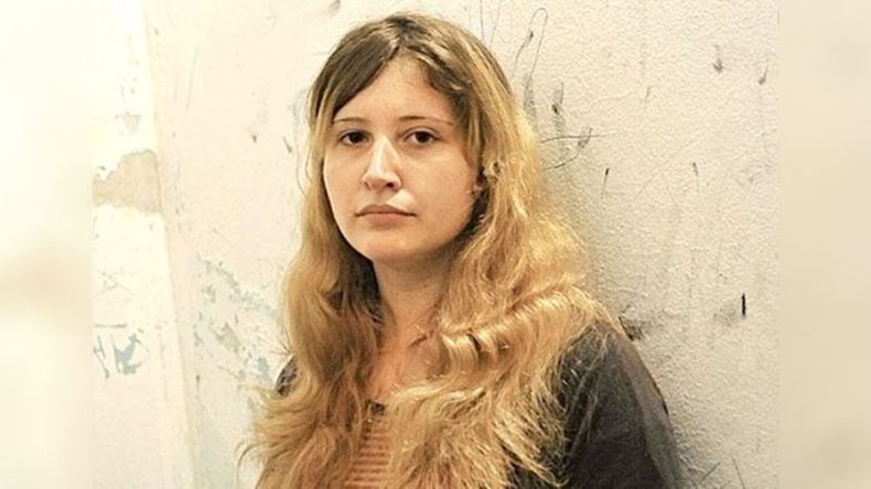 La joven fue considerada partícipe secundaria y no coautora del crimen de su padre y de su madrastra. .