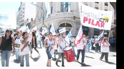 La marcha se realizó ayer hasta la Casa de la Provincia de Buenos Aires..