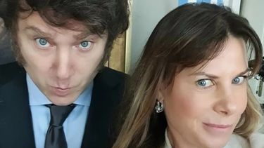 Karen Reichardt junto a Javier Milei.