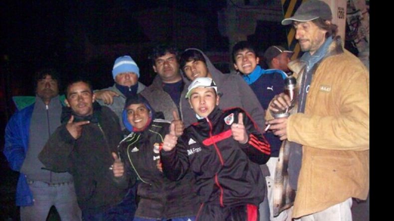 Los vecinos, durante el piquete sobre la ruta 8, en Del Viso..