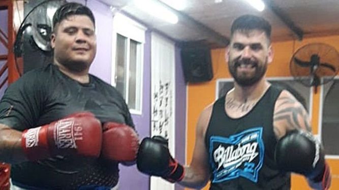 GIMNASIO. Ringo Juárez y uno de sus profes, en una pausa en el entrenamiento..