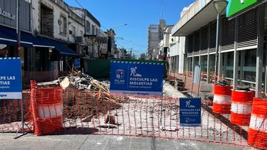 El tránsito peatonal sigue abierto mientras avanzan los trabajos en la peatonal.&nbsp;