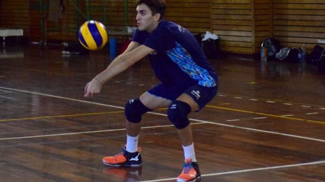 RECEPCIÓN. Lorenzo Nieto entrenando con la Selección Argentina..