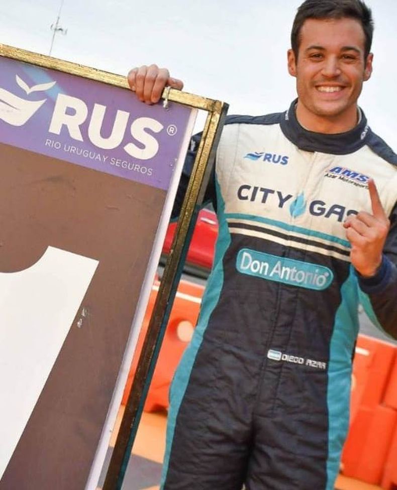 FELICIDAD. Azar marca el “1” tras ganar la serie más rápida y partir adelante la final del TC Pista.