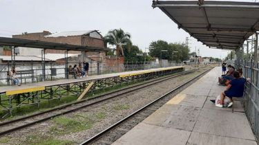 Los andenes provisorios están desde 2018. Foto @pilaradiario..