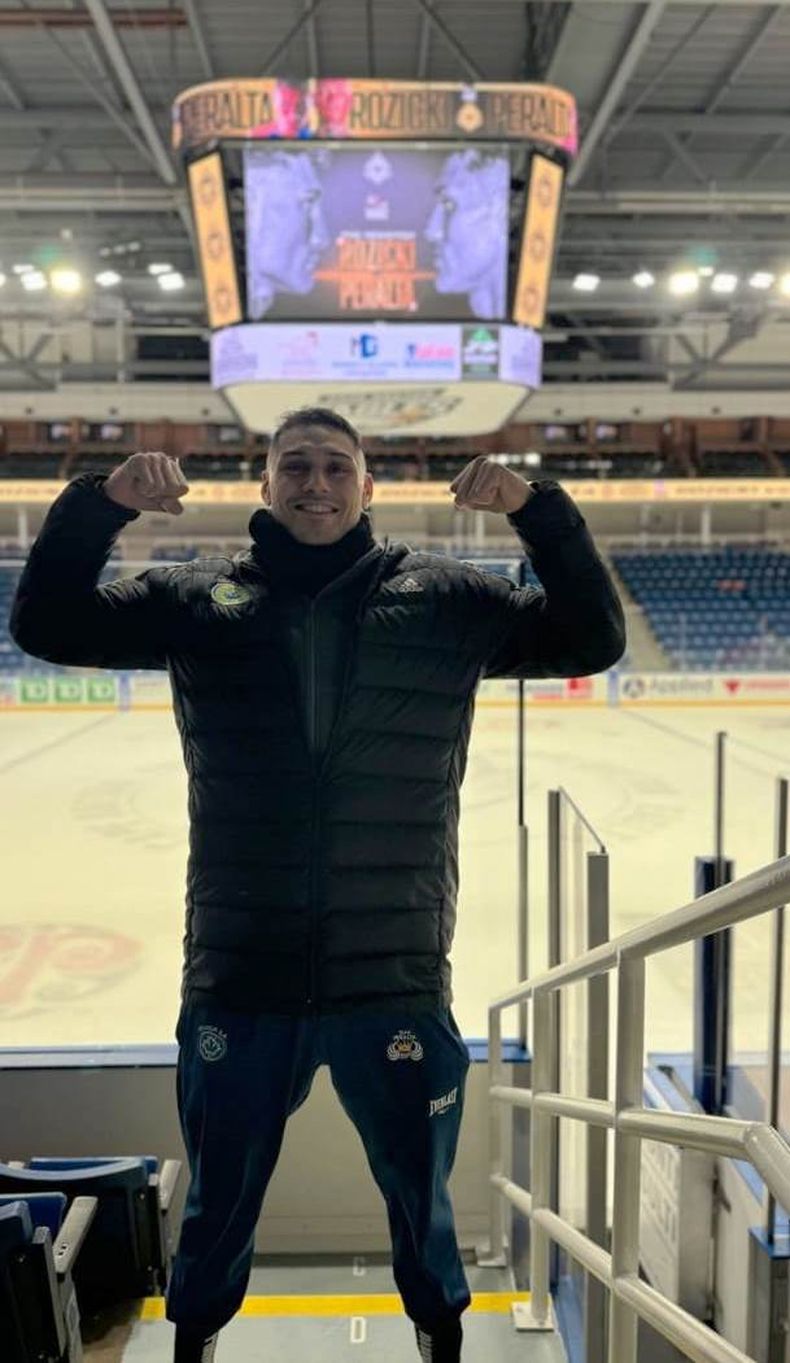 ESTADIO. Con brazos en alto, Yamil espera el combate del sábado en el Centre 200.