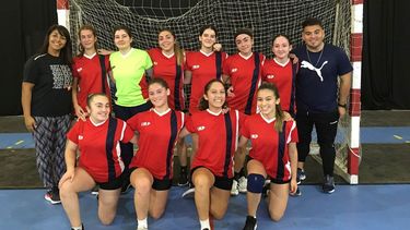 EQUIPO. La Sub 18 femenina del Instituto Atlético Pilar clasificó al Regional.