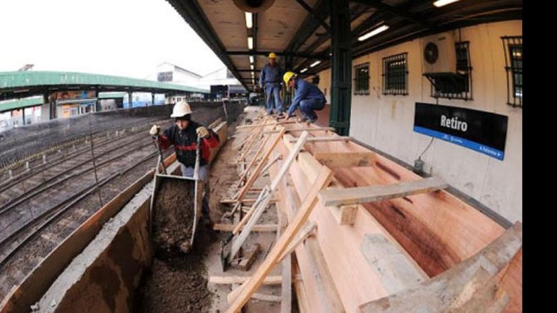 Continúa la adaptación de los andenes para las nuevas formaciones..