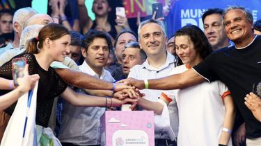 Kicillof y Larroque durante el cierre de los Juegos Bonaerenses, en Mar del Plata.