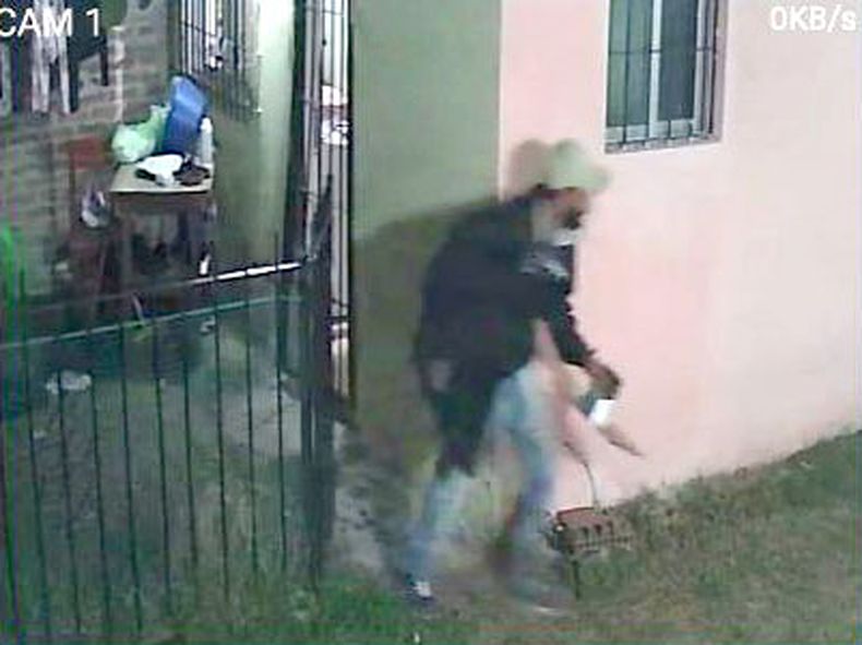 Dos veces entraron a robar el mismo día, en Derqui, en la casa de mi mamá. El mismo pibe robó de nuevo en la madrugada varias casas más y en esas casas, todo en un día. Por suerte lo agarraron. Andrea.&nbsp; &nbsp;