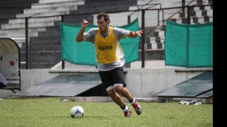 Gil integra el grupo de 10 jugadores que renovaron contrato y seguirán en Fénix..
