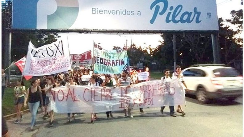 MARCHA. Los estudiantes estuvieron a punto de cortar la Panamericana..