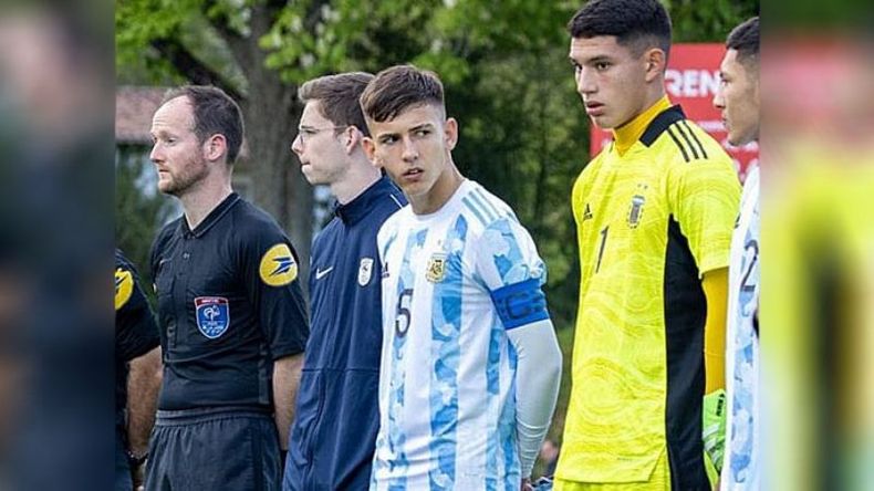 CAPITÁN. Rey Domenech llevó la número 5 en el torneo internacional..