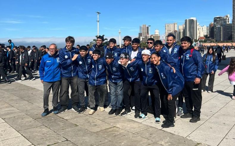 Los chicos del Colegio Dickens buscarán alcanzar una medalla en la categoría Sub 18 de Handball.