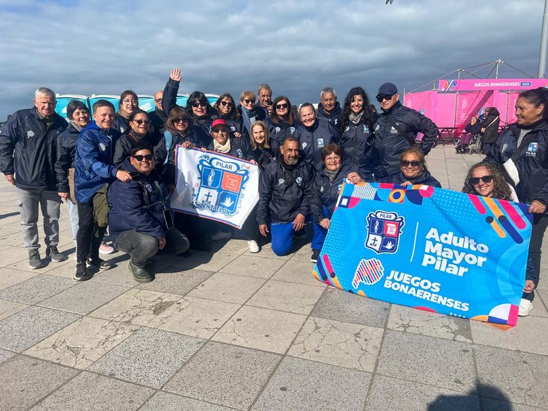 Los representantes de Adultos Mayores de Pilar a la espera de sus respectivas competencias.