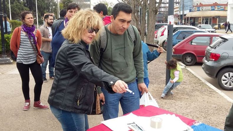ADHESIONES. El proyecto fue presentado con unas mil firmas de vecinos..