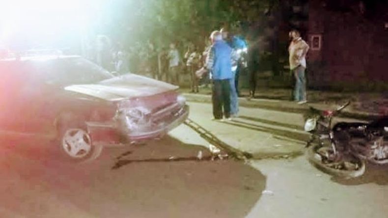 El accidente se produjo anoche en el centro de Villa Rosa. Foto @juancaimpacto..