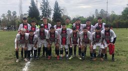 ESCOLTA. La categoría Sub 21 de Villa Rosa se estrenó en casa con una goleada.