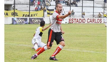 ZEPEGOL. Zeppetella fue uno de los goleadores de Atlético en el Federal de 2016..