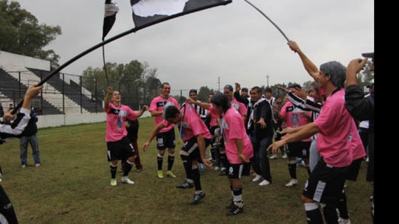 Fénix redondeó el 2012 con el ascenso y la consolidación en la Primera C..