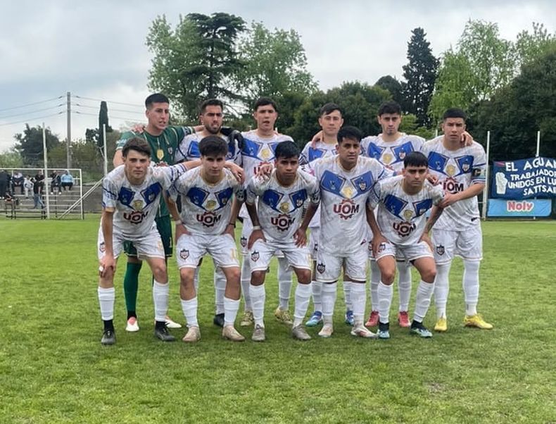 EQUIPO. El once inicial de Metalúrgico que jugó este lunes en Moreno.