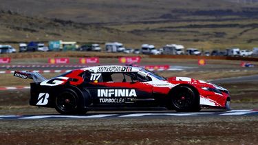 Matías Rossi y su Toyota en El Calafate. Matías Rossi y su Toyota en El Calafate.