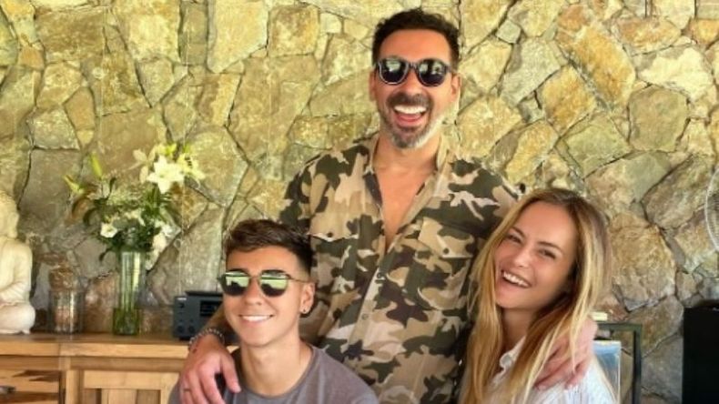 El reposo del Pocho. Ya retirado después de una carrera rutilante, el Pocho Ezequiel Lavezzi se dedica a disfrutar la buena vida. En estas Fiestas, el exdelantero pasa sus días en el country Highland, desde donde compartió esta foto junto a su hijo Tomás y su novia, la actriz y modelo brasileña Natalia Borges..