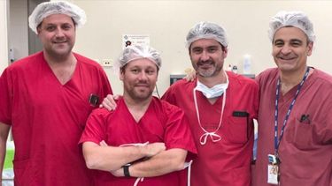 (Fotos Gentileza Hospital Universitario Austral). EQUIPO MÉDICO QUE HIZO LA PRIMERA FETOSCOPÍA. Fernando Palma, Adolfo Etchegaray, José Luis Peiró (Hospital de Niños de Cincinnati, EE.UU.) y Daniel Russo..